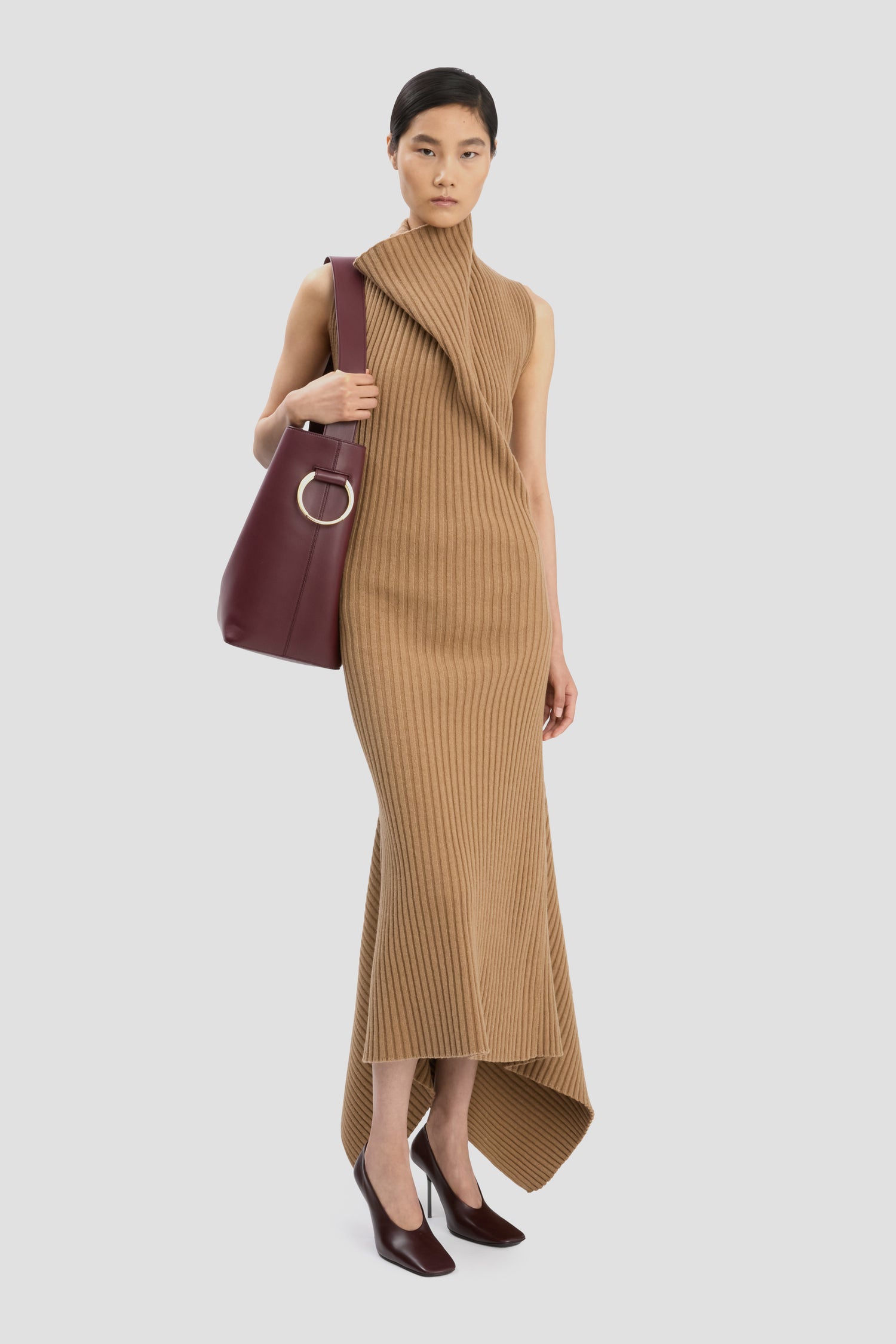 Dia Bucket Bag In Burgundy Smooth Leather