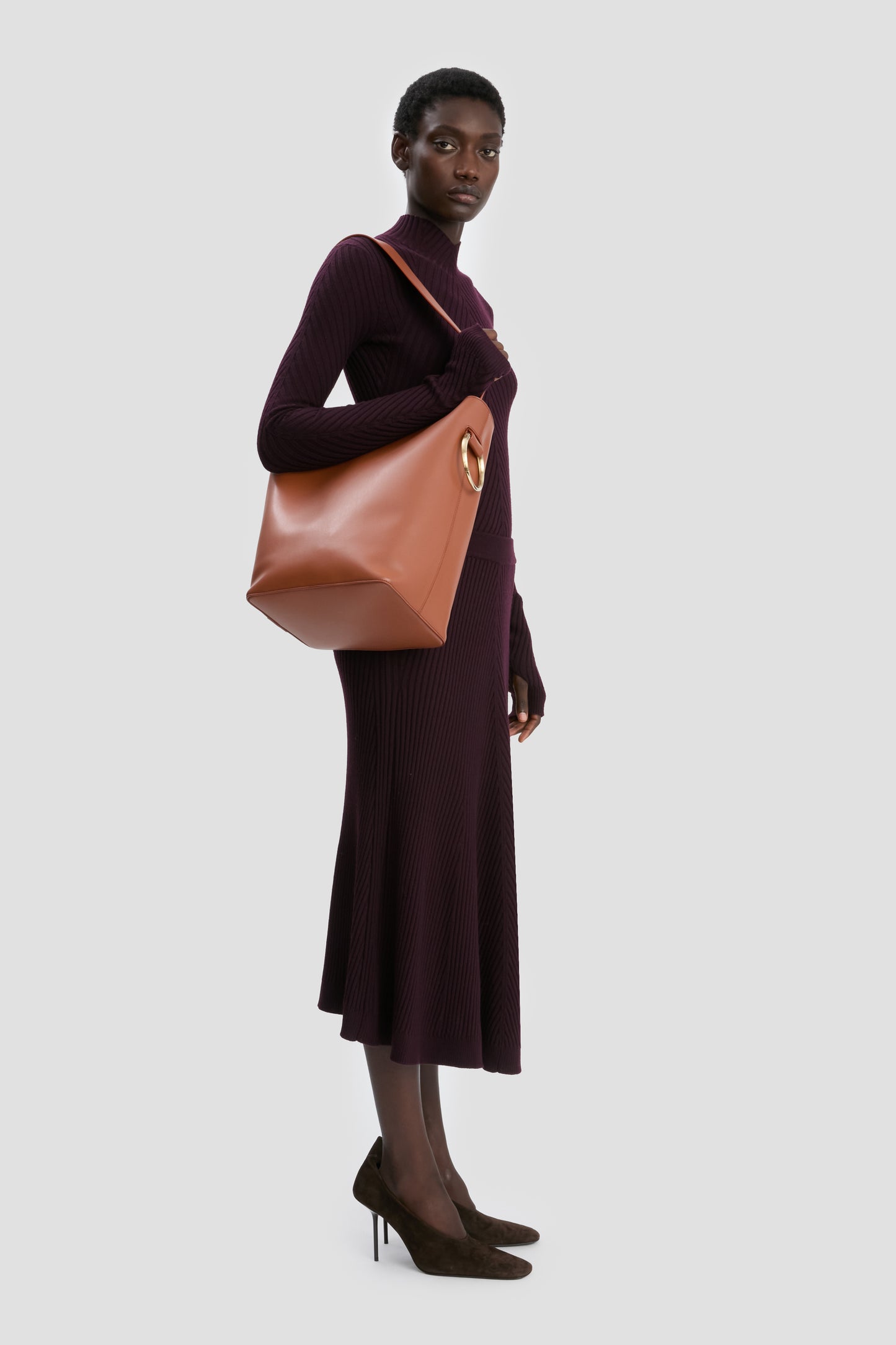 Dia Bucket Bag In Tan Leather