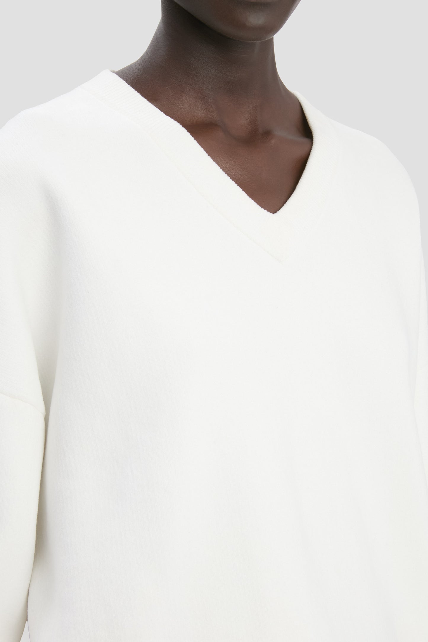 Relaxed Fit V-Neck Jumper In White