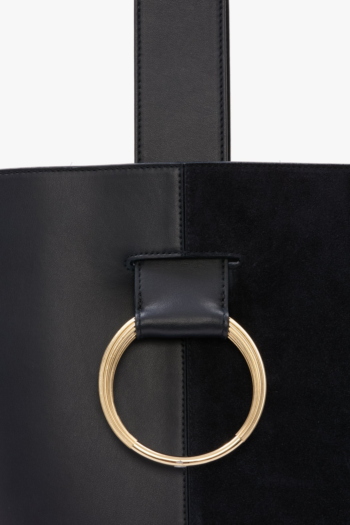 Dia Bucket Bag In Navy Leather