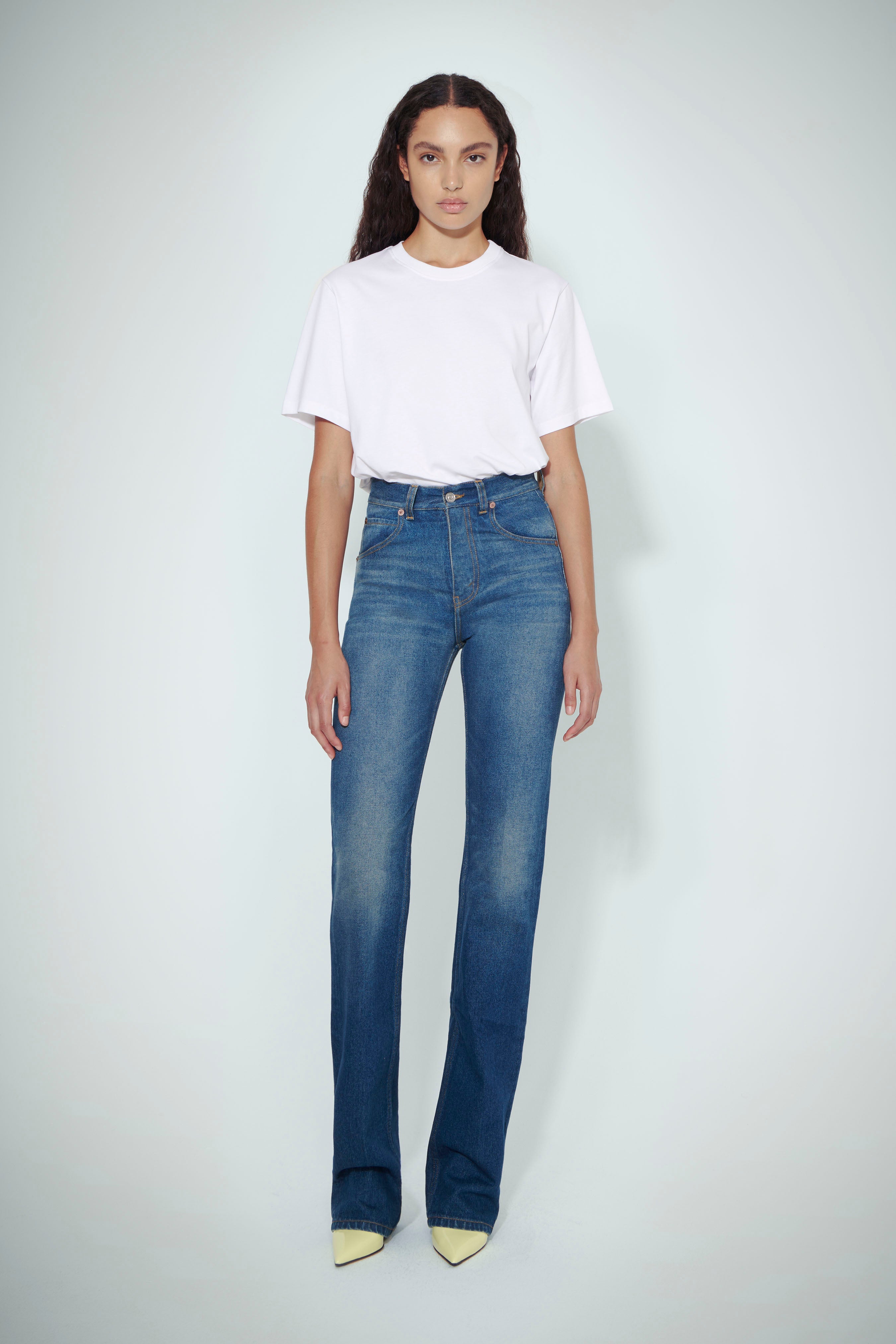 Julia High Waisted Straight Leg Jean in Haze Wash – Victoria