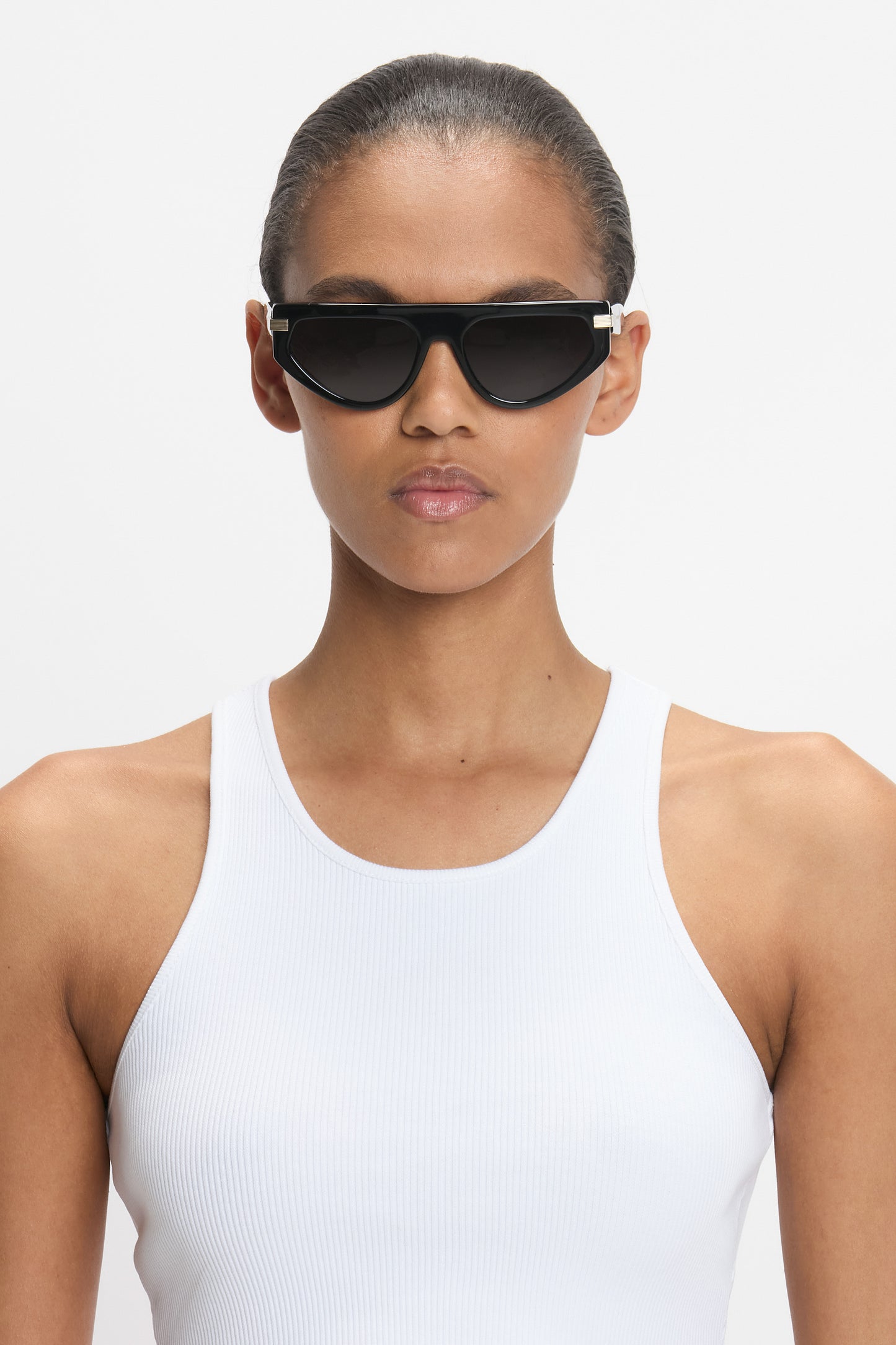 Visor Hinge-Detail Sunglasses In Black