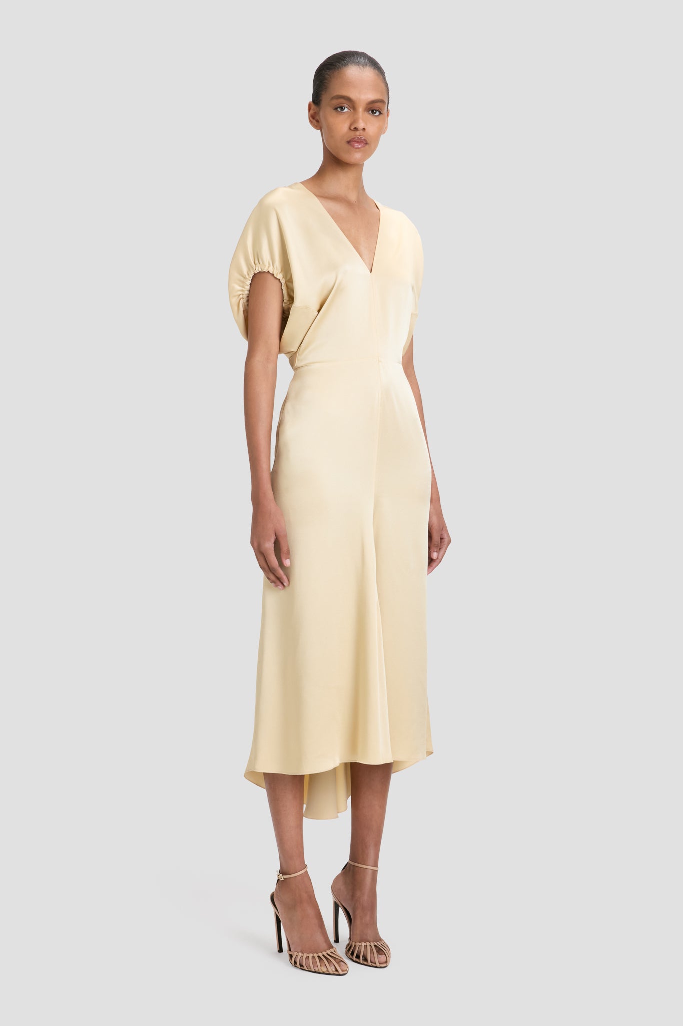 ワンピース Victoria Beckham BLOUSON DETAIL MIDI DRESS Blouson Detail Midi Dress In Macadamia | Designer Dresses