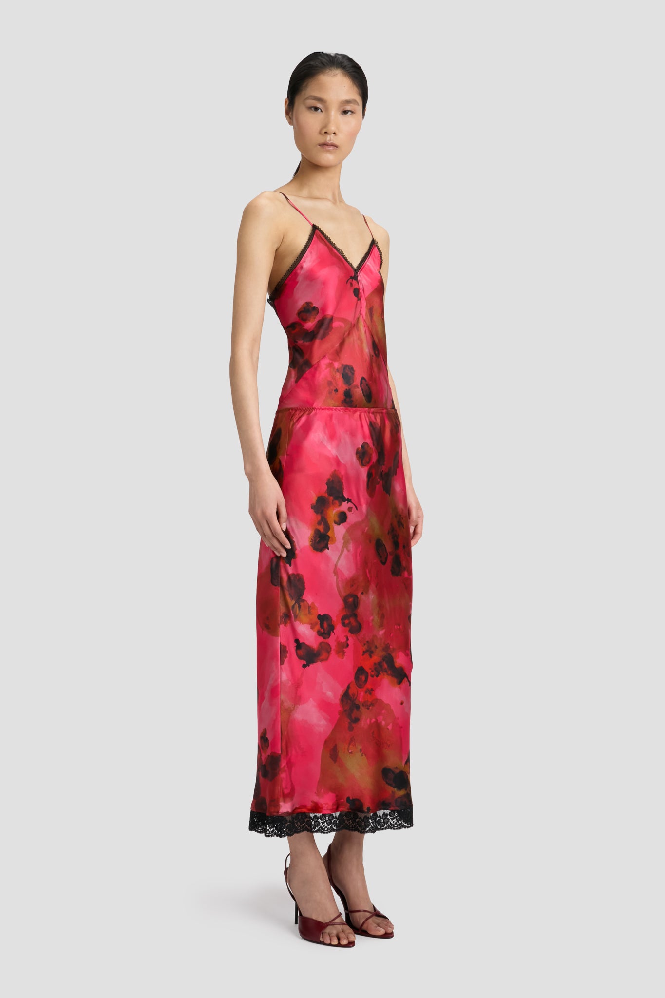 スカート VICTORIA BECKHAM Woman Skirt Pink 1125KSK006100A 9210 Lace Trim Slip Skirt In Raspberry Floral Print – Victoria