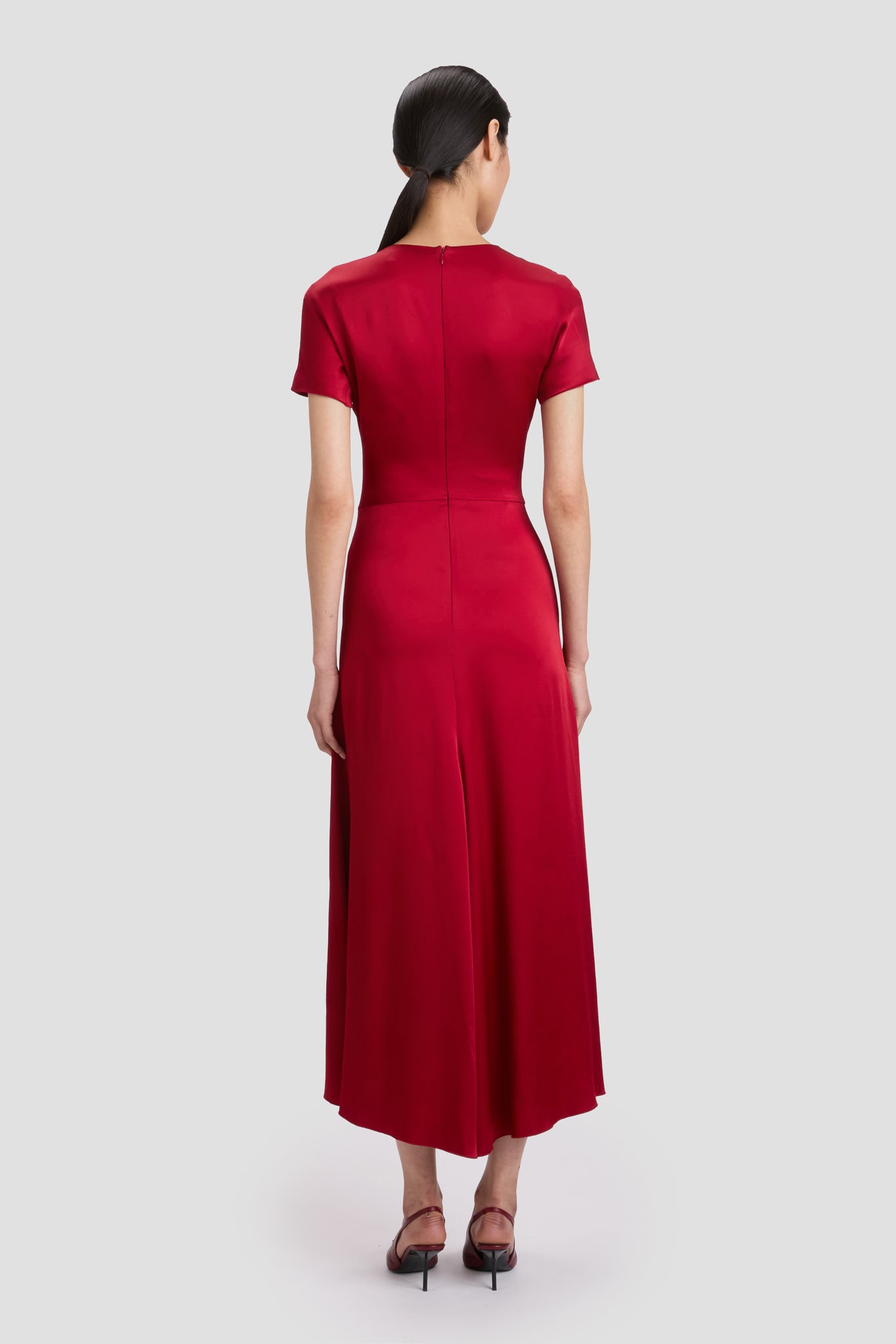 オールインワン・サロペット Victoria Beckham Gathered Detail T-Shirt Midi Dress Gathered Detail T-Shirt Midi Dress In Ivory | Designer