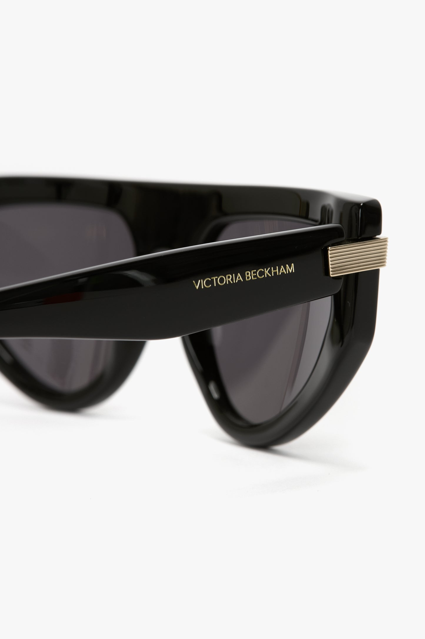 Visor Hinge-Detail Sunglasses In Black