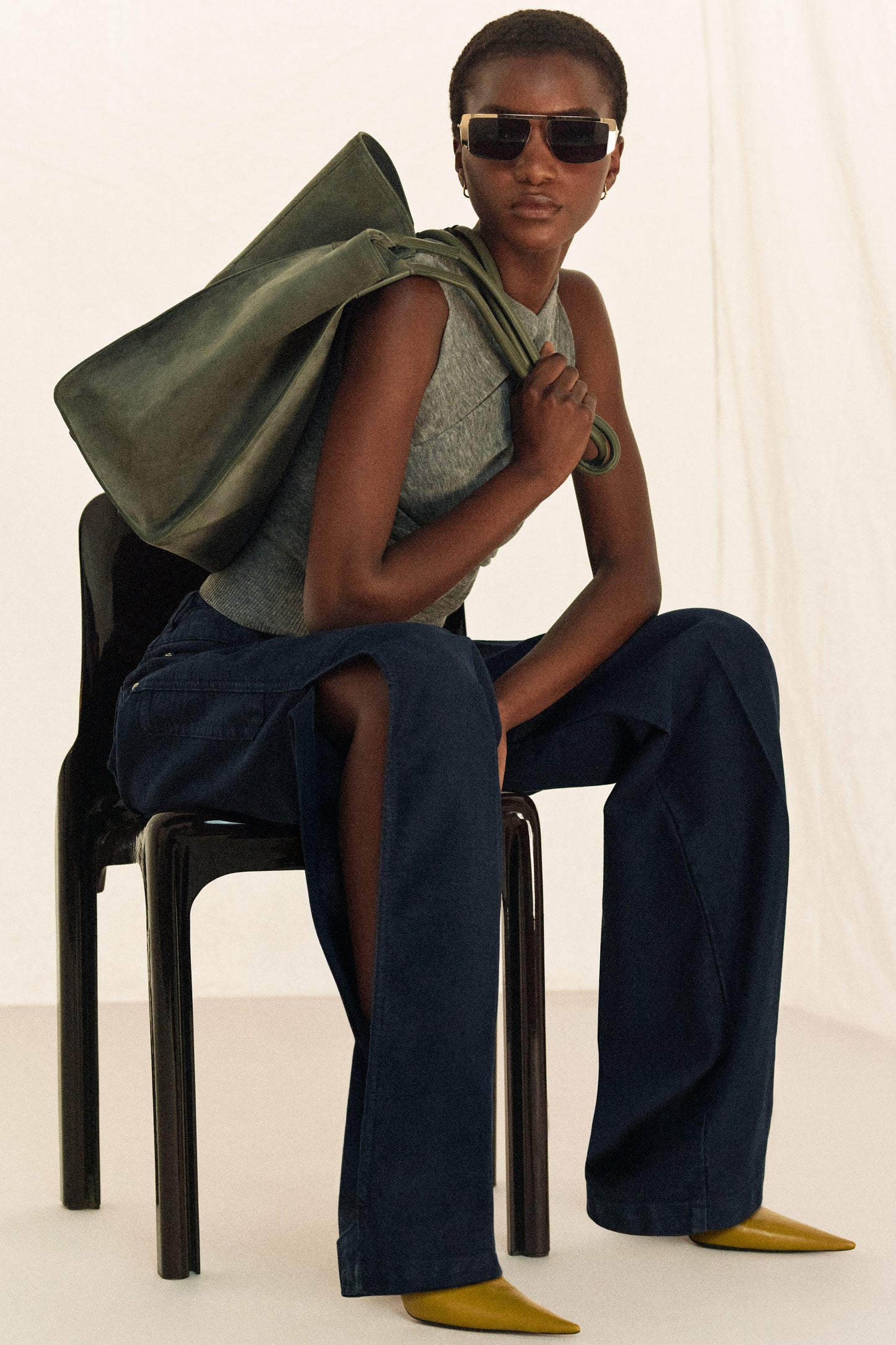 Victoria Tote Large In Pebble Grey Suede