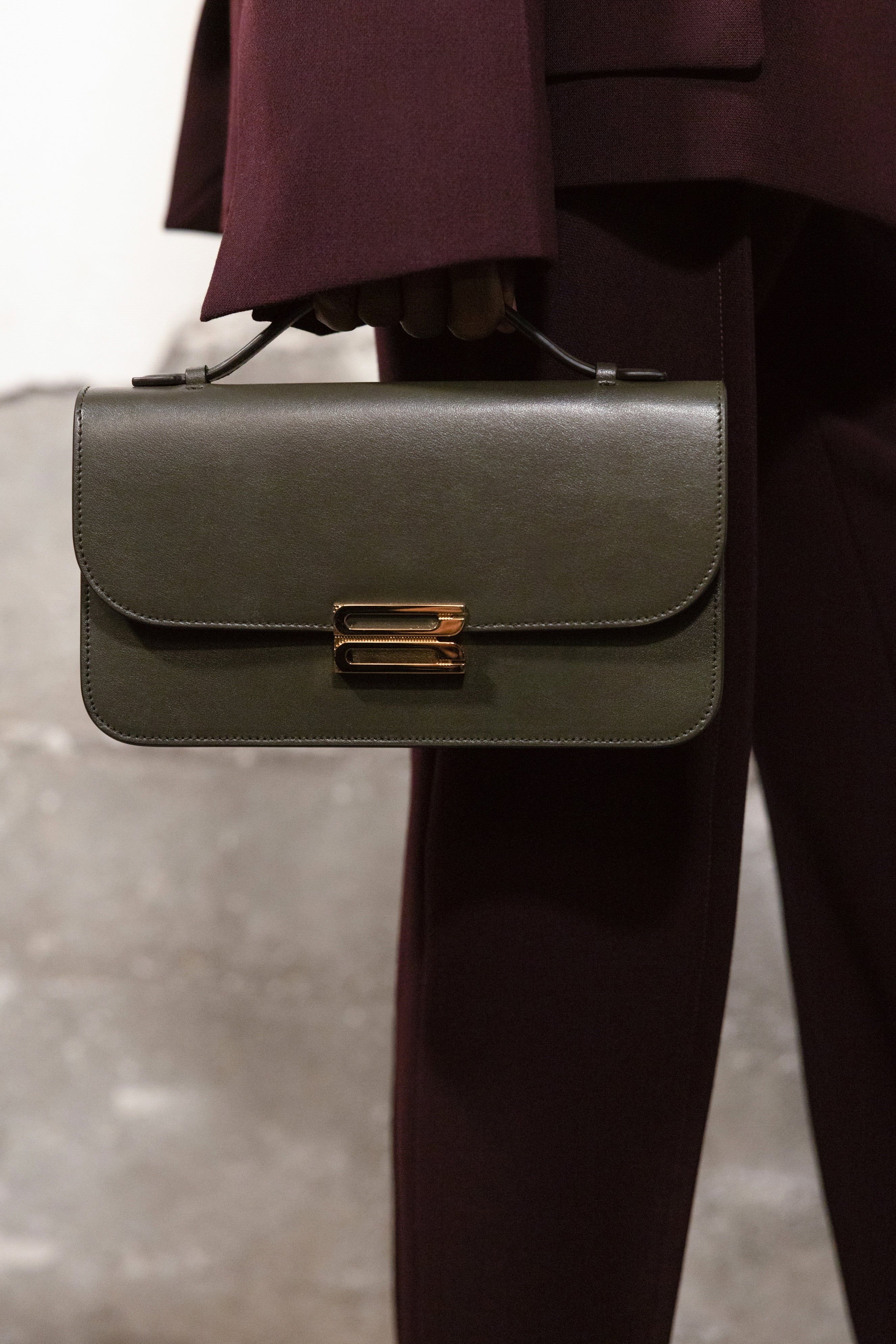 Delivery & Returns – Victoria Beckham Inc