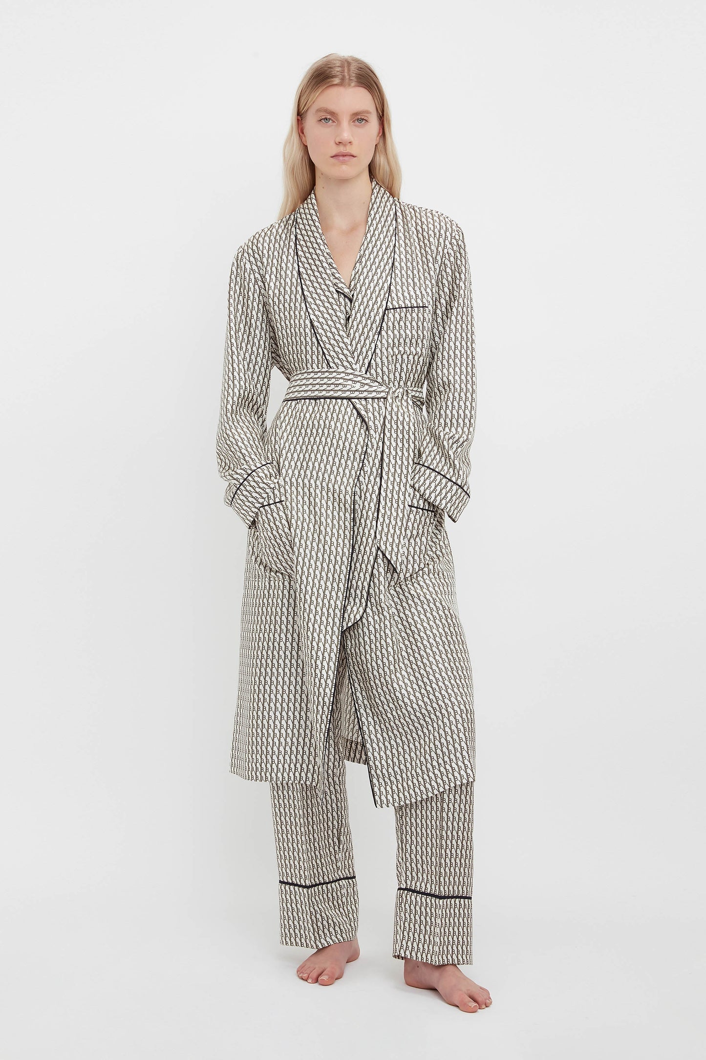 Pyjama Robe In VB House Monogram Jacquard – Victoria Beckham US