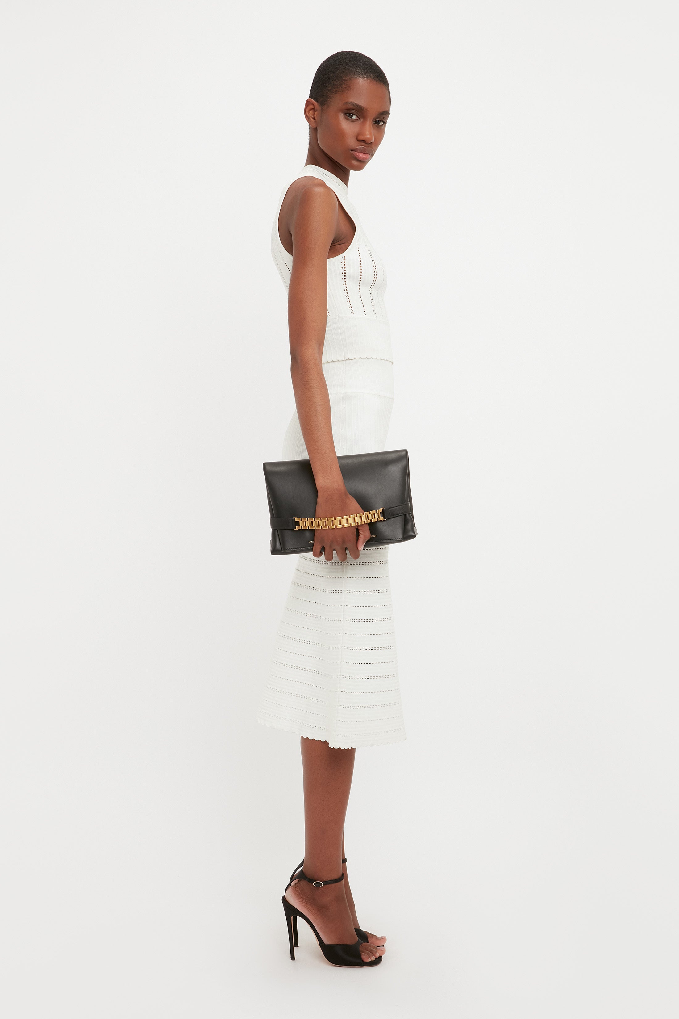 Chain Pouch With Strap In Taupe Grained Calf – Victoria Beckham US