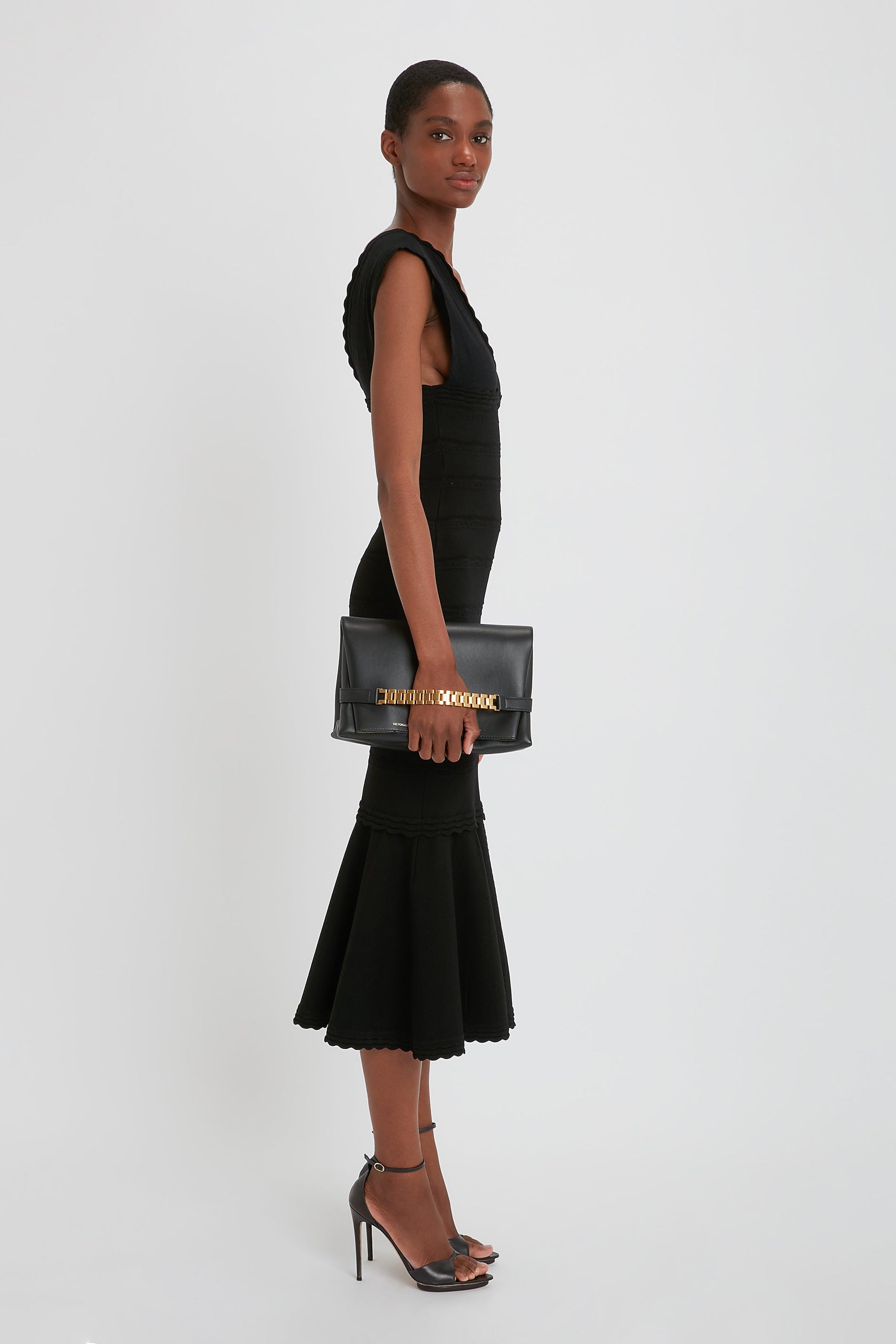 Chain Pouch with Strap In Black Leather – Victoria Beckham US
