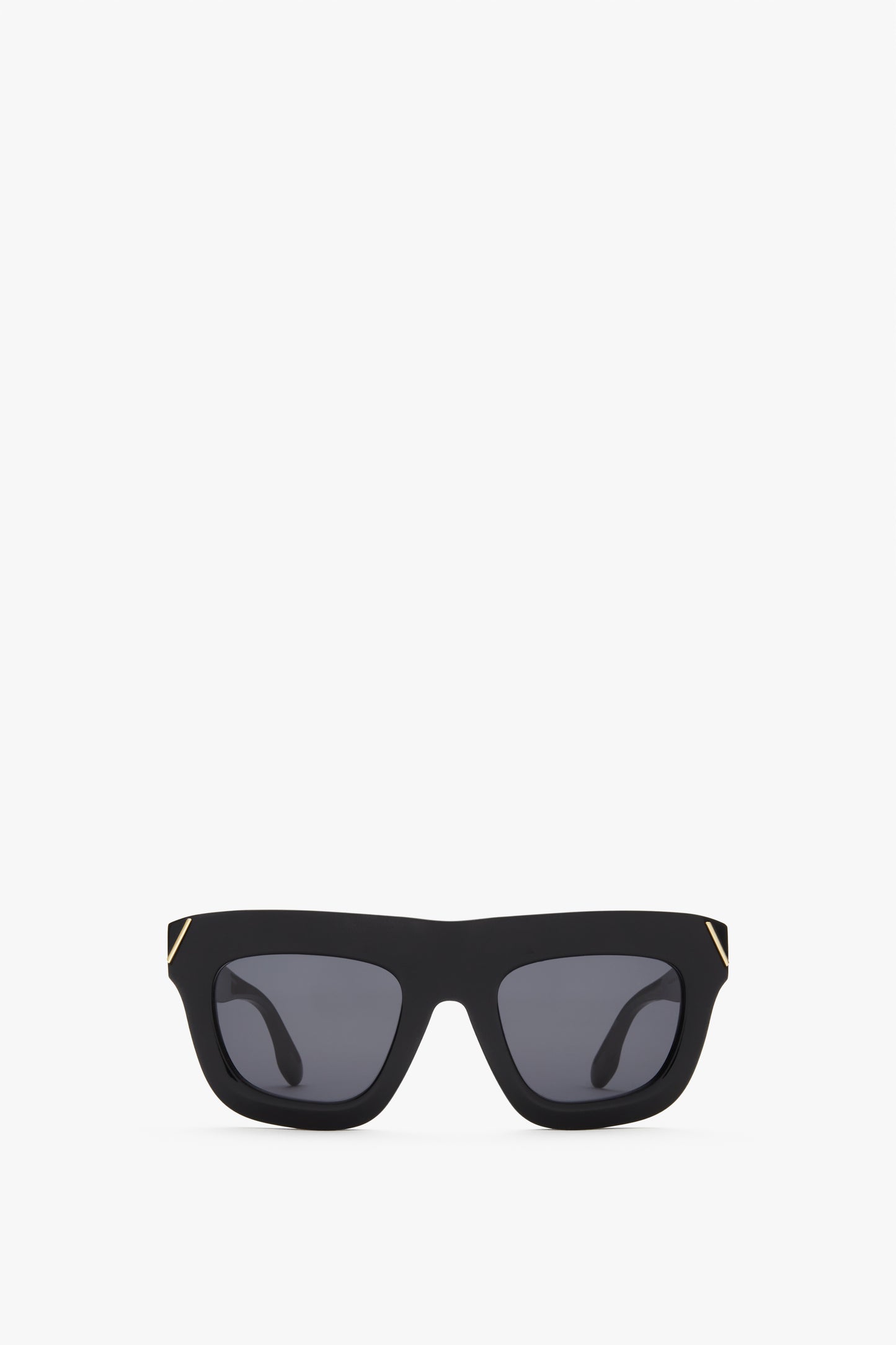 Wide oversized, square shaped sunglasses in black. These Victoria Beckham logo sunglasses have the VB logo on the temple and V shaped metal detailing on the hinges. Stylish and oversized yet in a classically vintage wide sunglass shape.